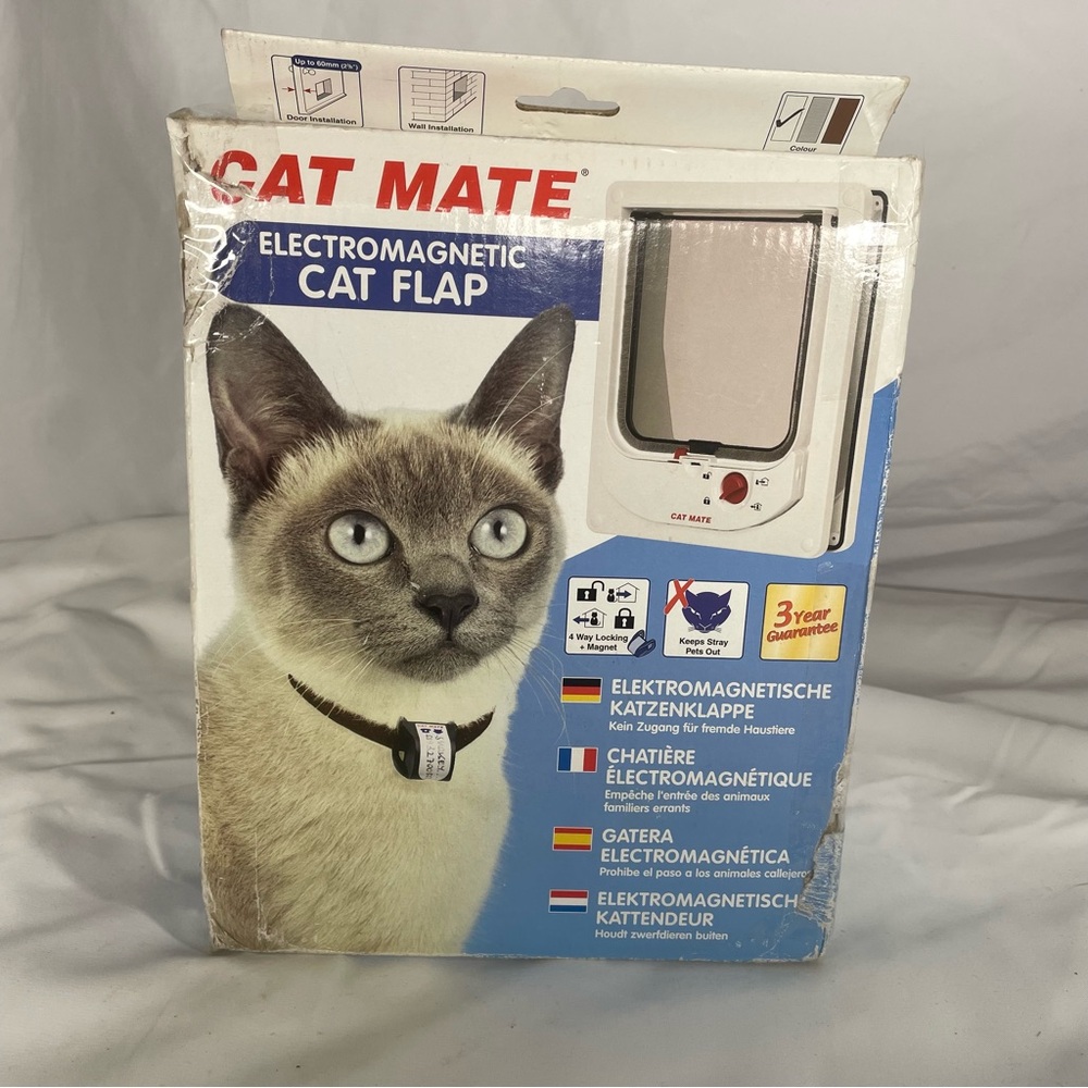 BNIB Cat Mate electromagnetic cat flap